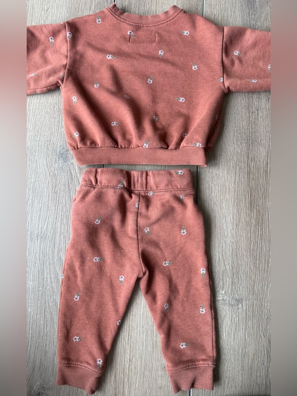 Old Navy Floral Sweat Set 18-24 Months 🌸 - Picture 2 of 4